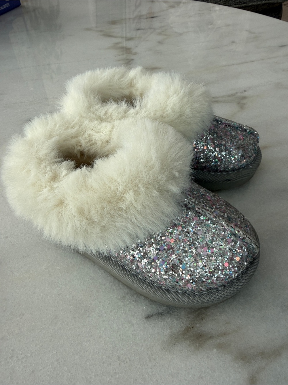 Cat & Jack Glitter Slippers size 6